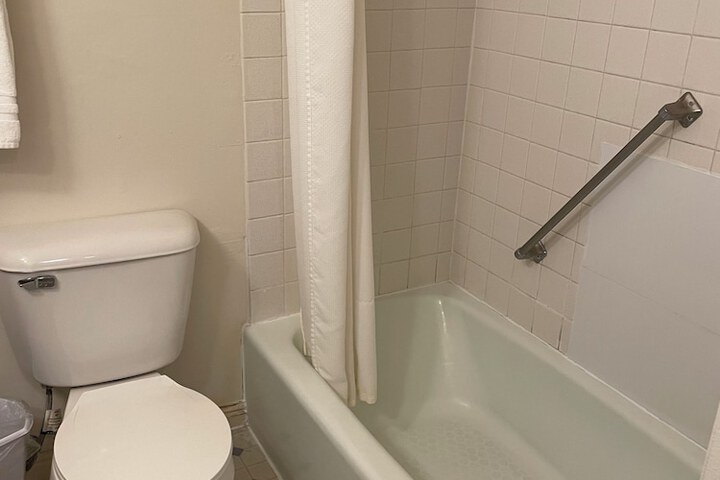 Room 17 of 29
