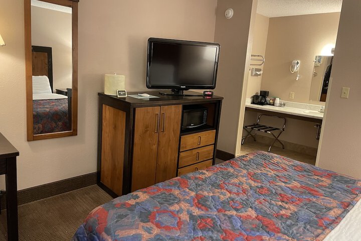 Room 8 of 11