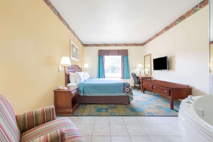 Room 13 of 18