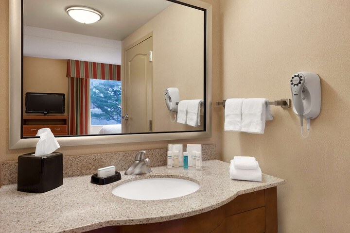 Hampton Inn & Suites Hartford / East Hartford