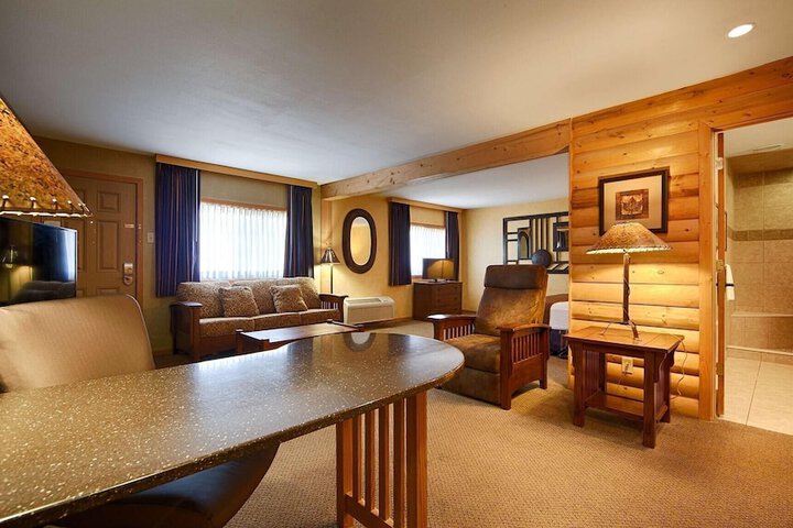 Crossroads Hotel and Event Center