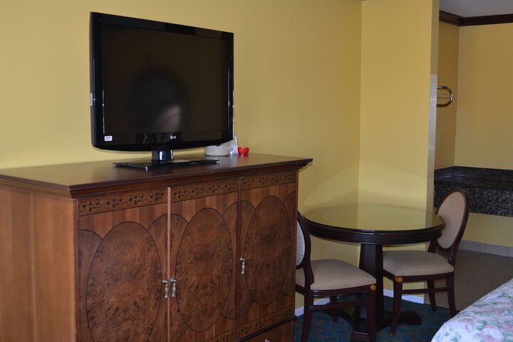 Room 17 of 33