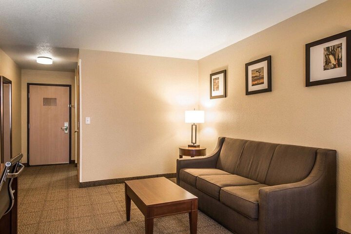 Room 4 of 25