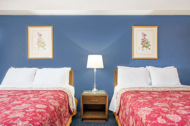 Room 8 of 16