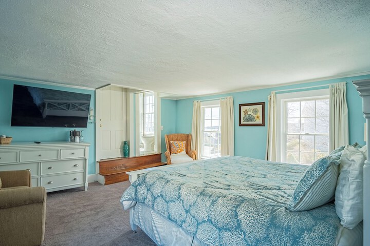 The Yankee Clipper Inn