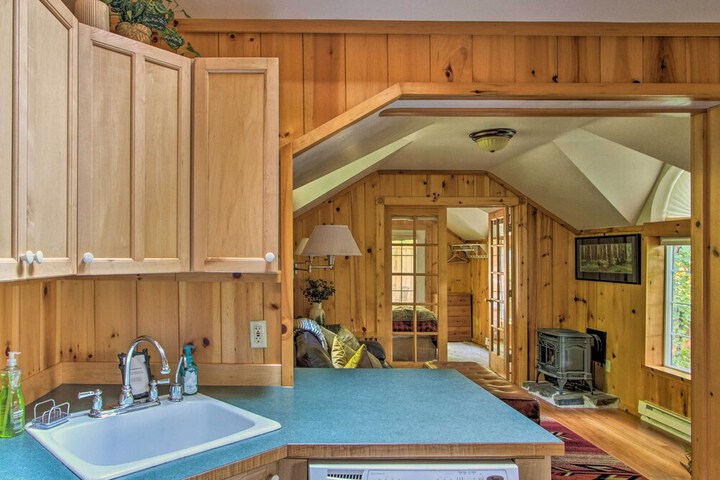 elk Hideaway: Ashford Cottage w / Hot Tub!