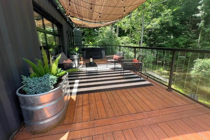 The Hideaway on Tacketts - Shipping Container