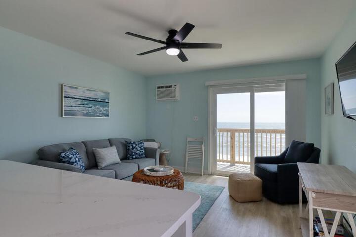 Beachfront Newly Renovated at Aqua Vista