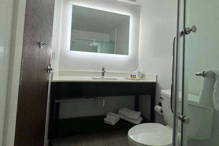Room 12 of 33
