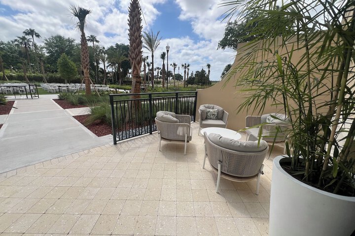 Hotel Exterior 131 of 222