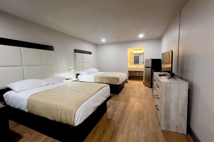 Room 11 of 25