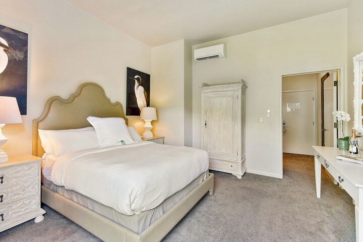 Room 13 of 43