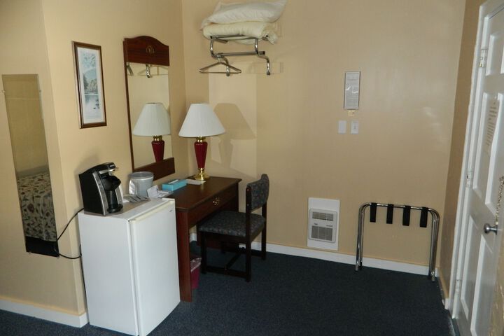 Room 25 of 37