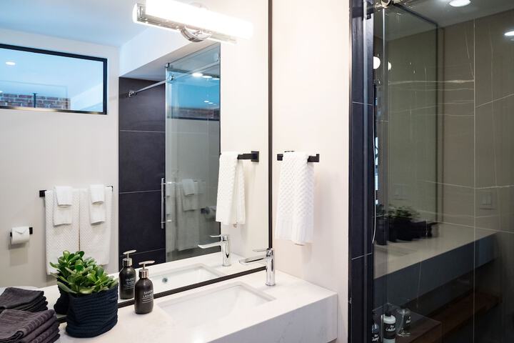 48 King West Boutique Hotel