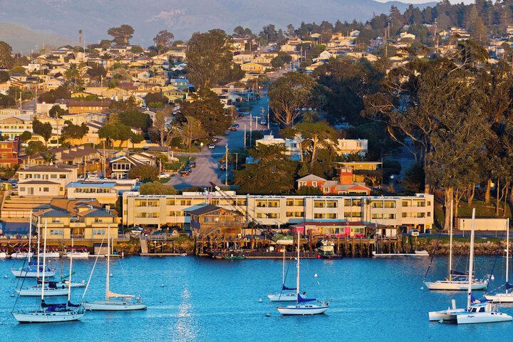 456 Embarcadero Inn & Suites