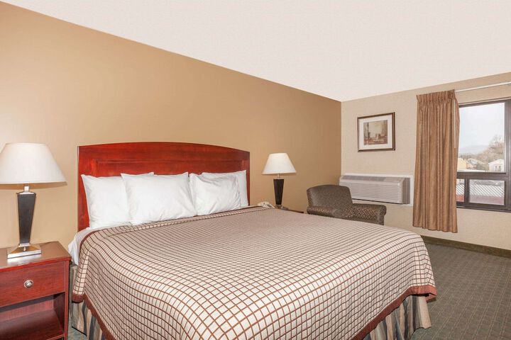 Room 11 of 24