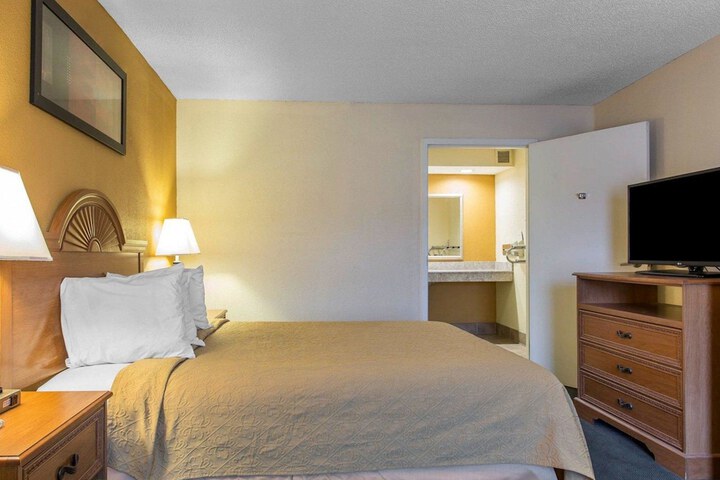 Room 16 of 35