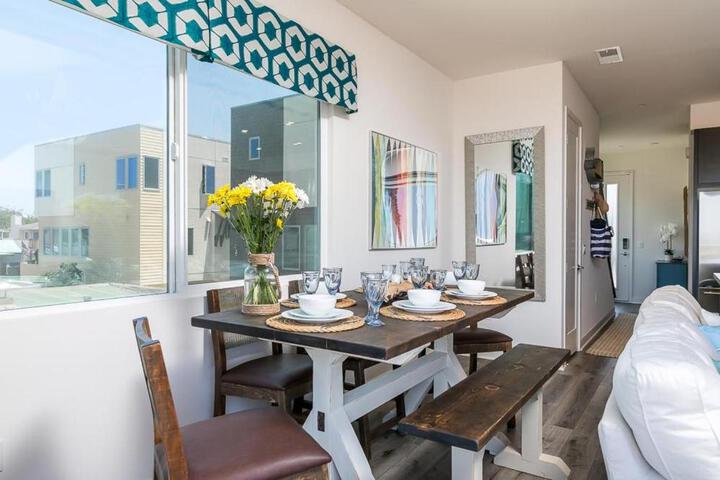 Ocean View 3 Bedrooms Condo just steps from the park, pier & water!