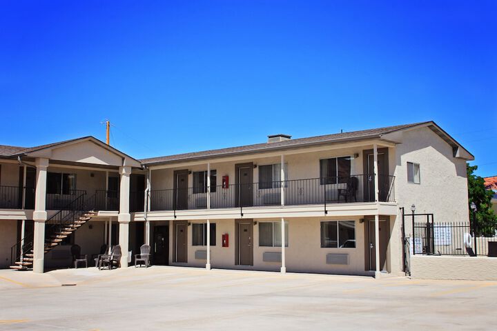 Hotel 7 of 100