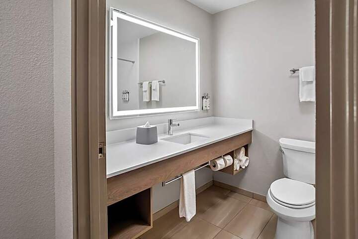 Holiday Inn Express & Suites Tumwater Olympia by IHG