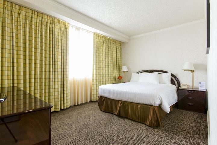 Room 12 of 32