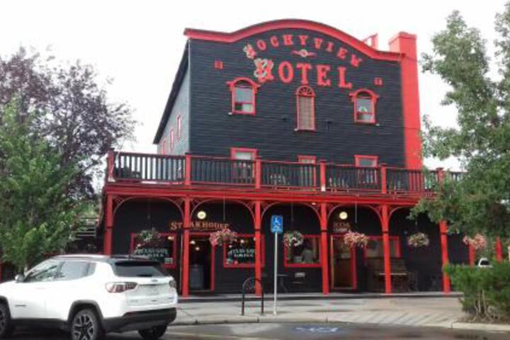 THE COCHRANE ROCKYVIEW HOTEL