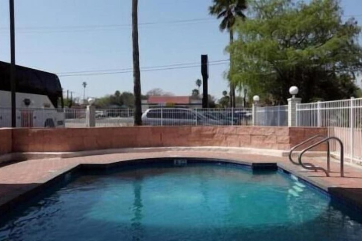 Pool 6 of 28