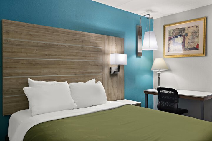 Room 13 of 32