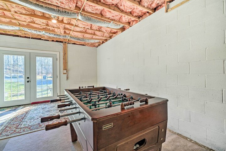 Berkeley Springs Vacation Home w / Fire Pit!