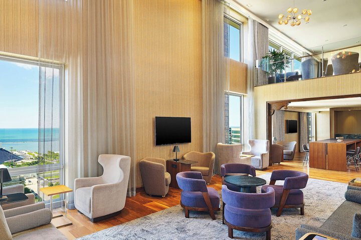 Lounge 69 of 75