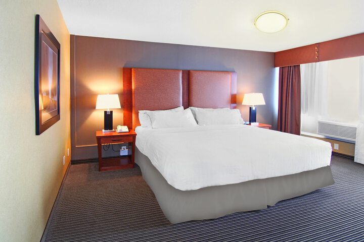 Room 32 of 48