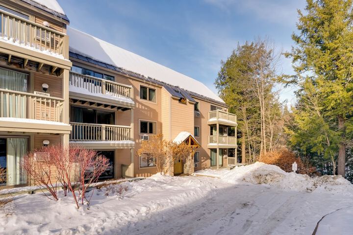 Close to Smuggs Lifts! Cozy Mountain-view Condo