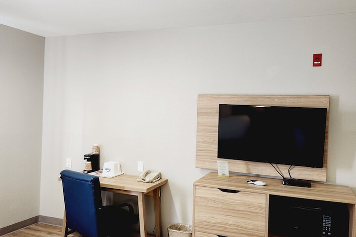 Room 15 of 32