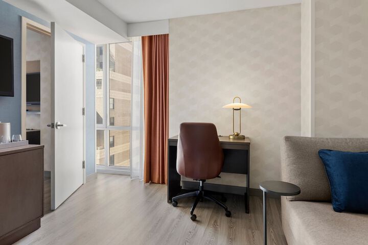 Room 10 of 37