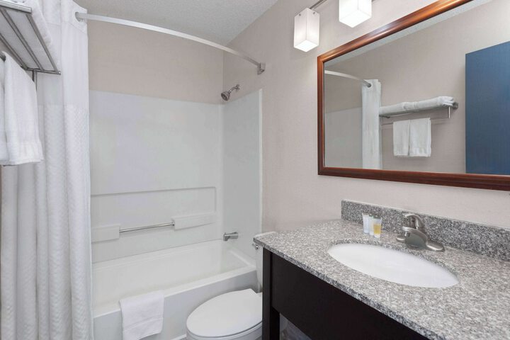 Super 8 by Wyndham Romeoville Bolingbrook