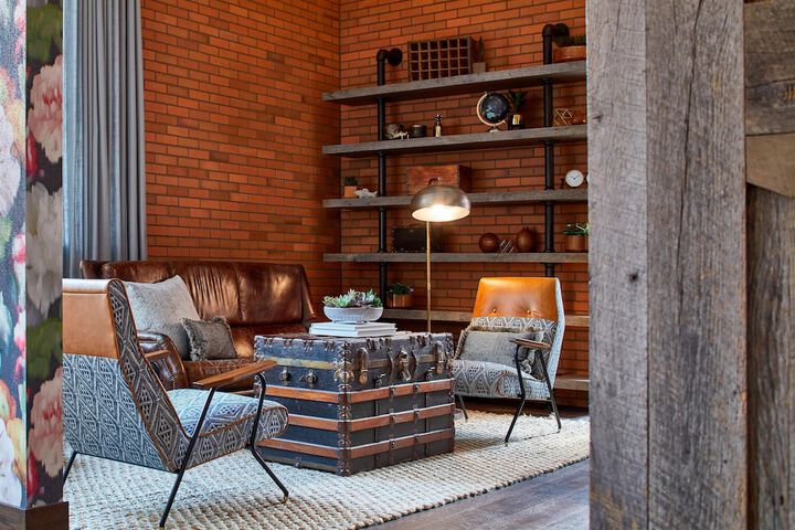 Lounge 93 of 109