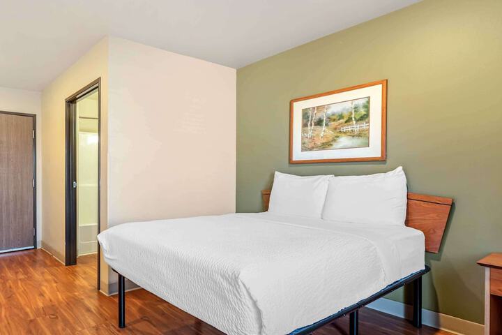 Room 11 of 24