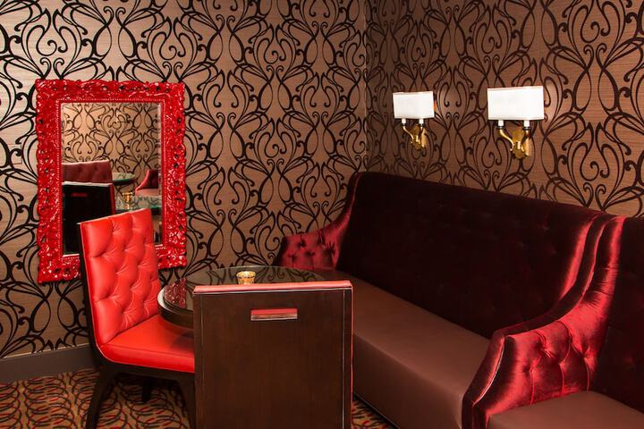 Lounge 121 of 134