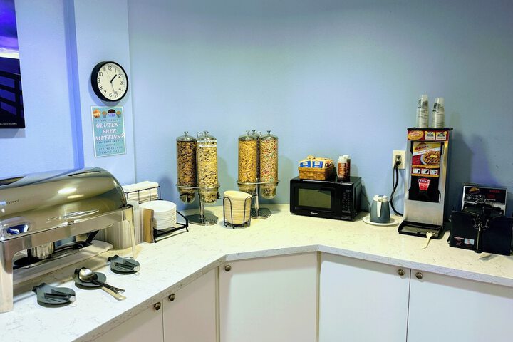 Breakfast/Coffee Service 64 of 105