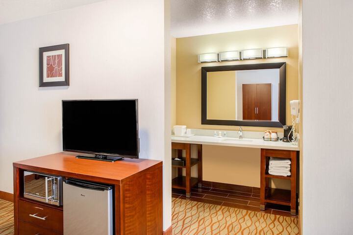 Room 53 of 85