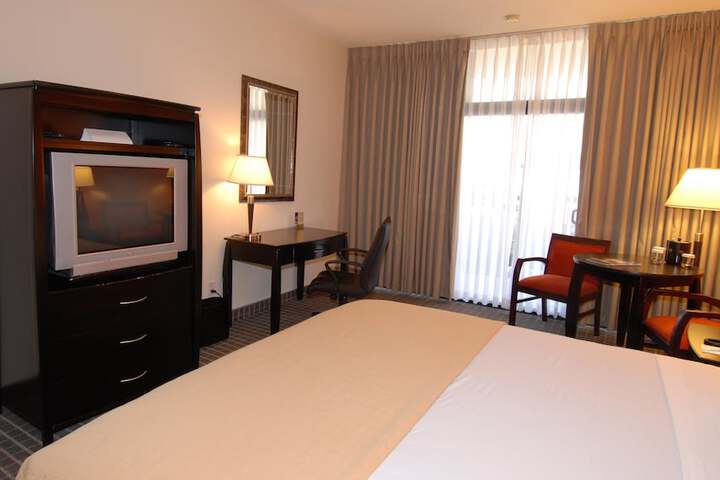 Oakland Airport Executive Hotel