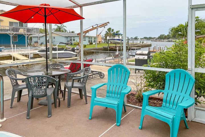 Renovated Port Richey Oasis w / Lanai + Grill!