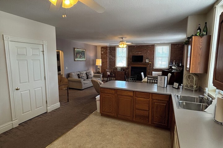 Hermann Crown Suites