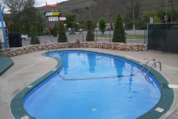 Pool 21 of 55