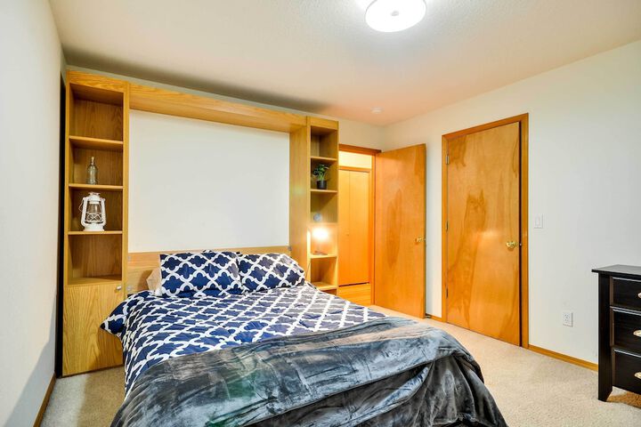 Milwaukie Home w / Covered Porch: Dogs Welcome!