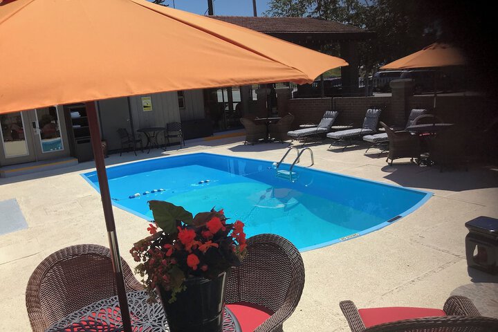 Coachman Inn & Suites