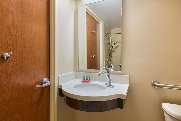 Room 13 of 39