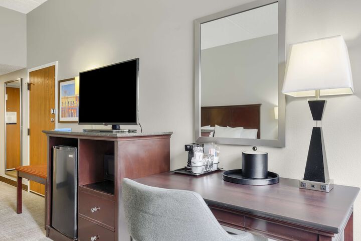 Room 9 of 18