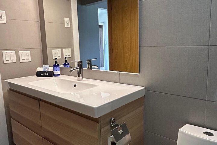 Harbor Inn Self Check-in Hotel