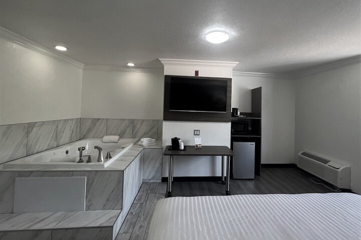 Room 15 of 33
